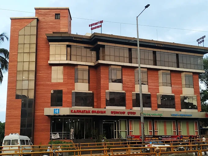 Karnatak Bhavan Lodge & Restaurant Temple View